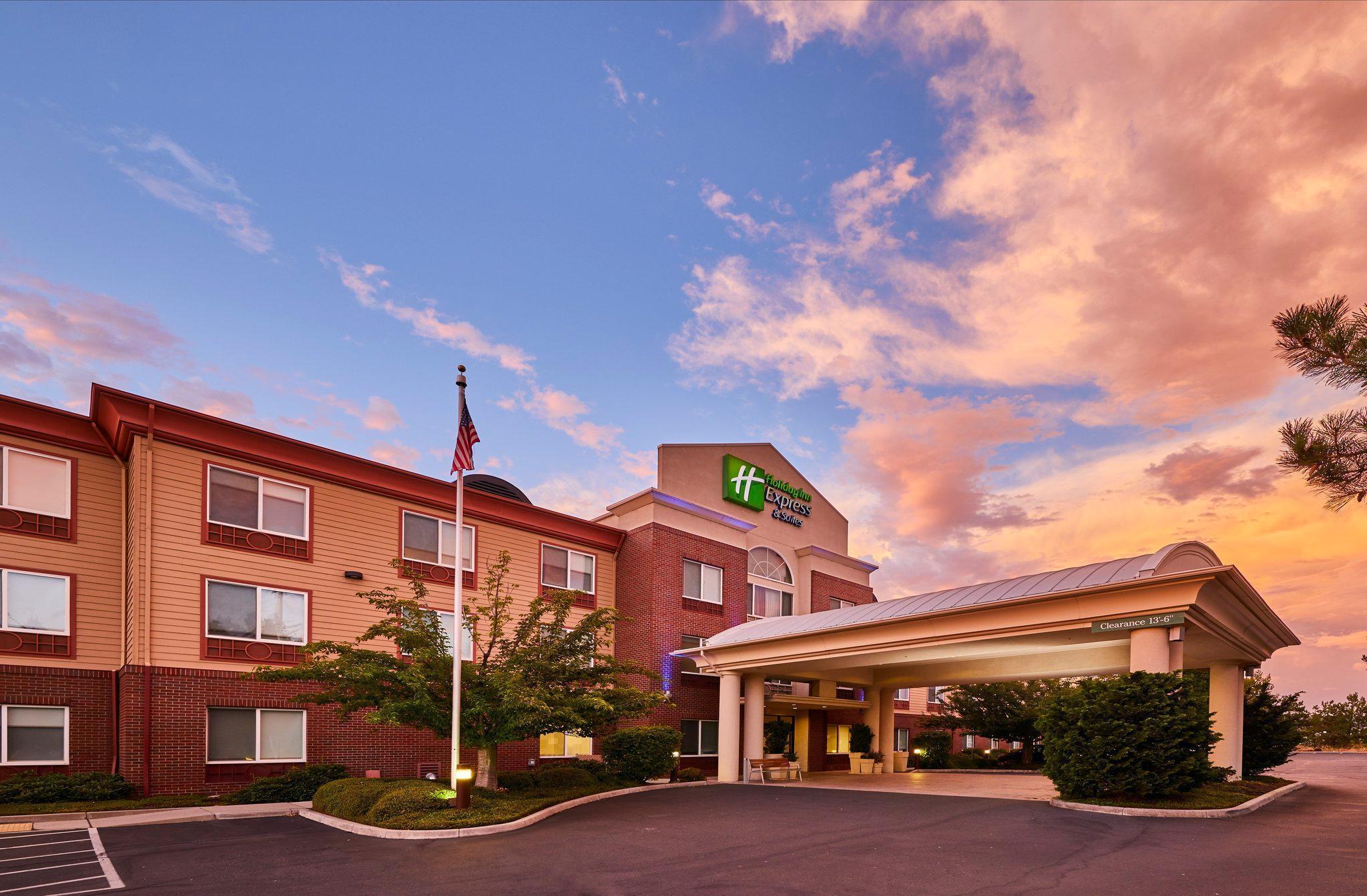 Holiday Inn Express Hotel & Suites Medford-Central Point, An Ihg Hotel Exterior photo