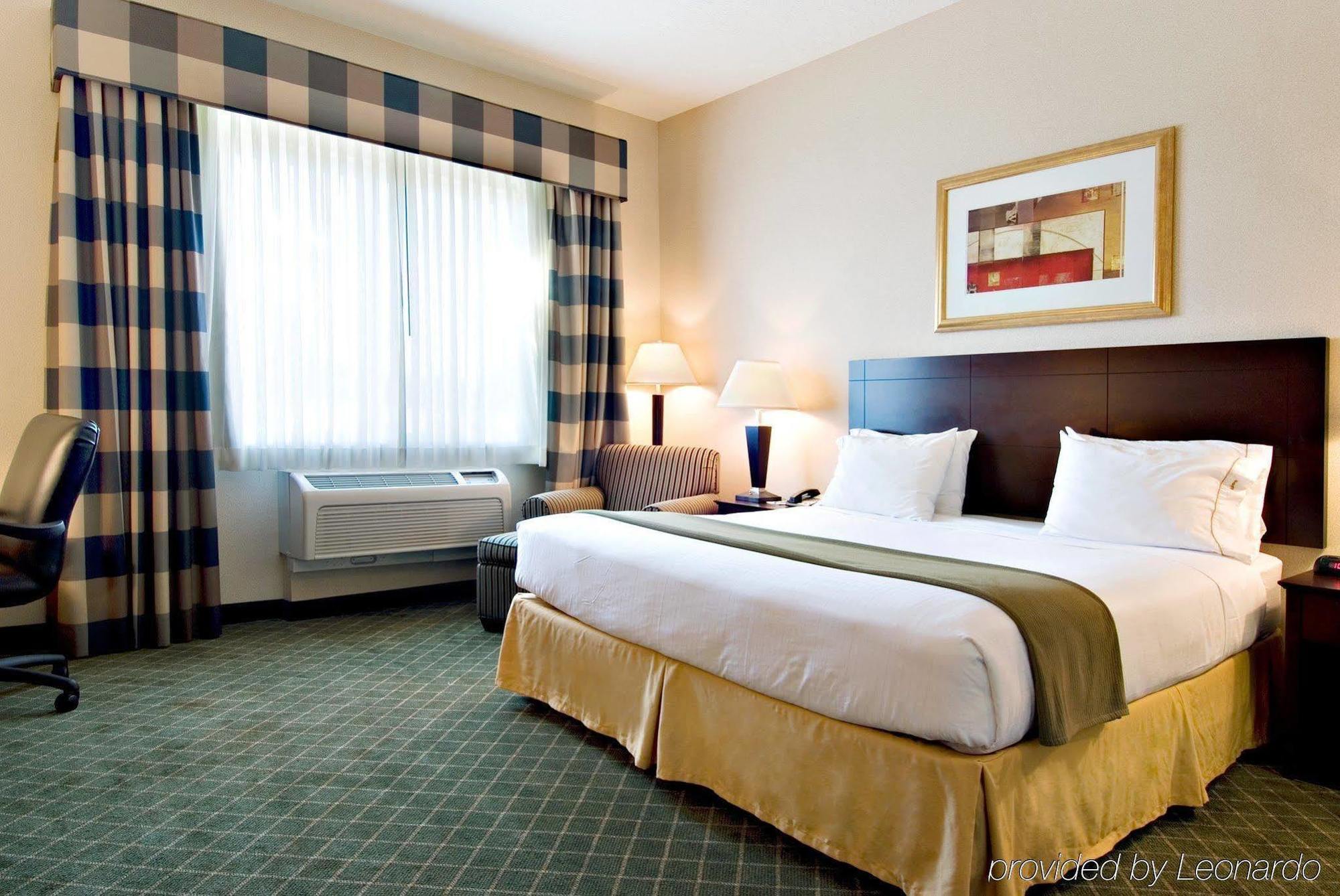 Holiday Inn Express Hotel & Suites Medford-Central Point, An Ihg Hotel Room photo