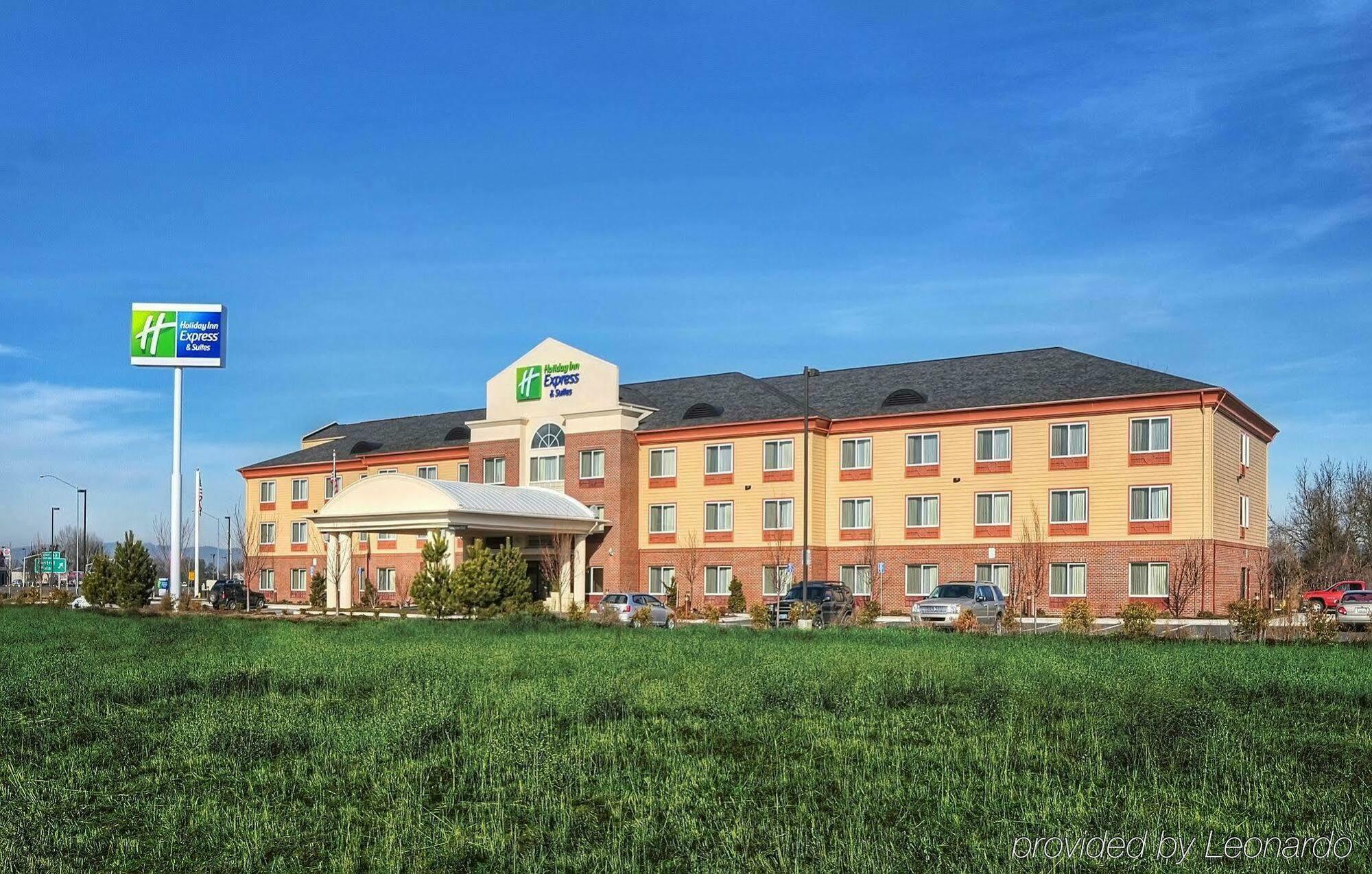 Holiday Inn Express Hotel & Suites Medford-Central Point, An Ihg Hotel Exterior photo